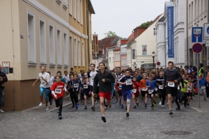 Bilder vom Start zum Schulpokal-Lauf im Rahmen des 9. Greifswalder Citylauf 2015